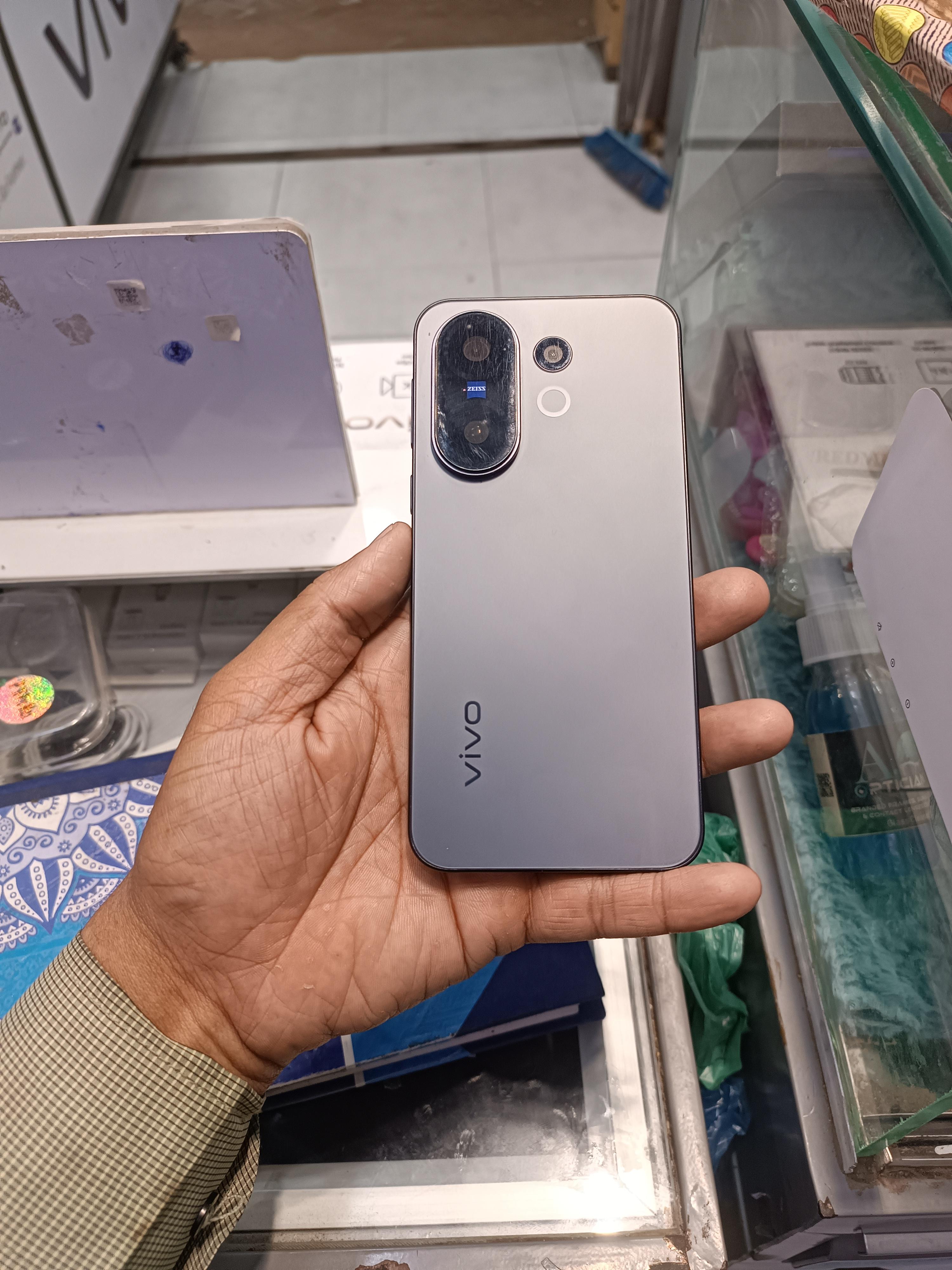 vivo X200 FE view 1